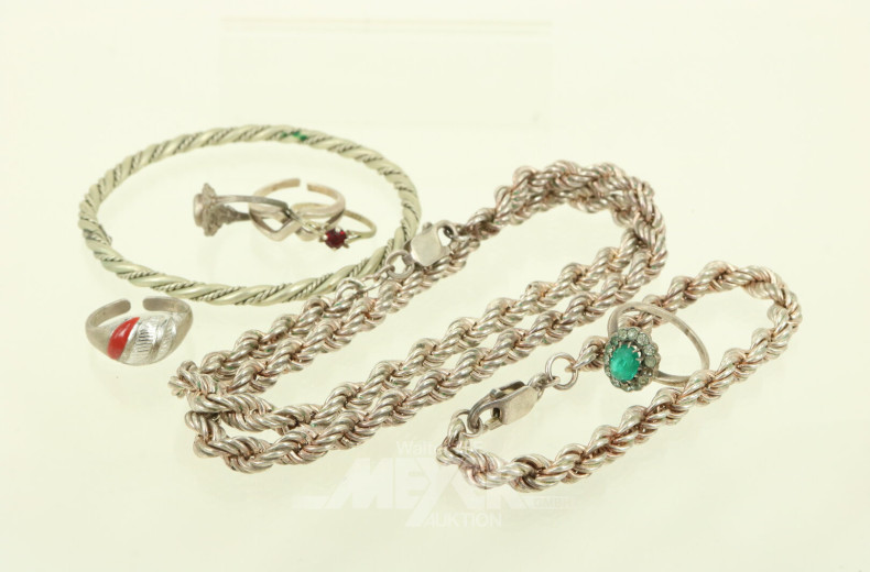 Konvolut Silberschmuck, best. aus Kette, Armband, Armreif und Ringe