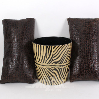 Papierkorb mit Tigerdekor u. 2 kl. Kissen