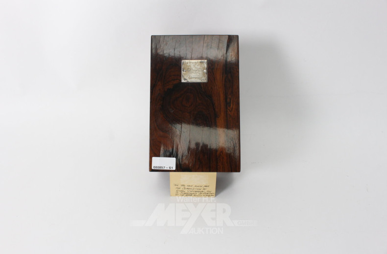 Holzbox mit einer Sammlung von Porzellanmedaillen mit div. Herrscherportraits