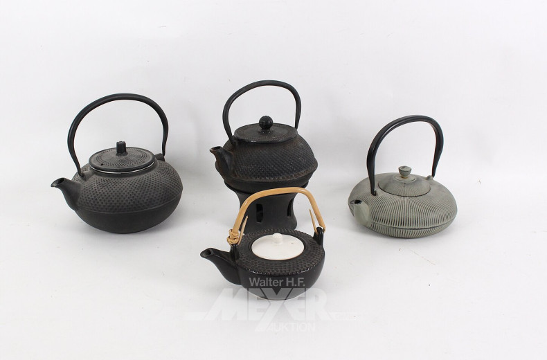 4 versch.Teekannen, 1 Stövchen