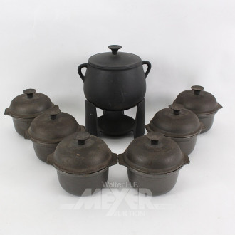 7 Gußeisen-Töpfe mit Deckel