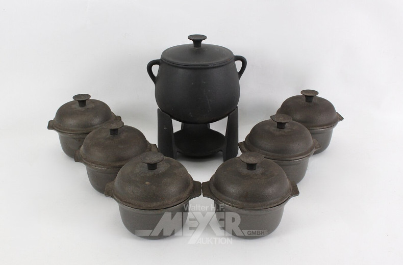 7 Gußeisen-Töpfe mit Deckel