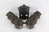 7 Gußeisen-Töpfe mit Deckel