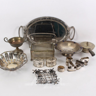 Posten Metallgeschirr und Dekorationen: Henkelkorb, Messerbänke,Obstkorb, Schalen, Tabletts etc.