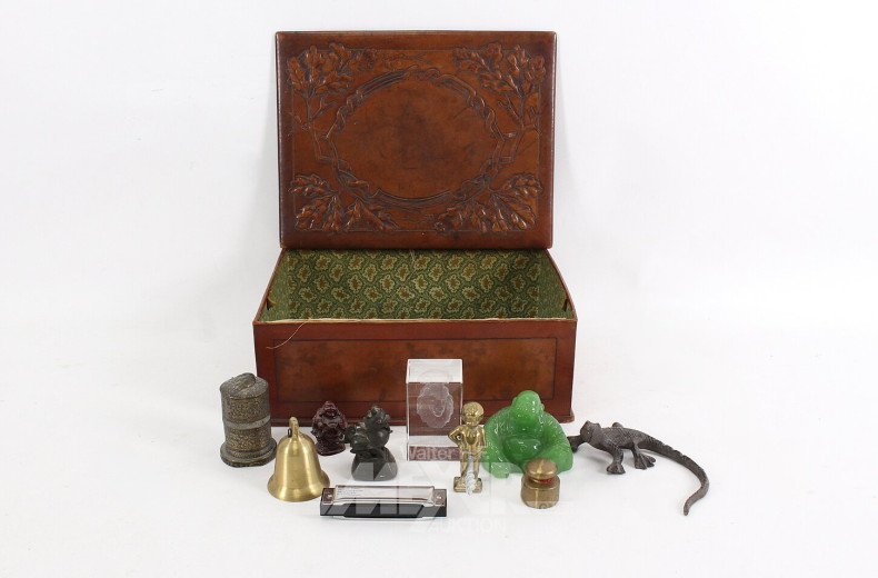 Posten Dekorationen/Figuren in einer Jugendstil-Schatulle