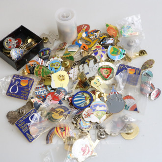 Konvolut Broschen und Anstecker