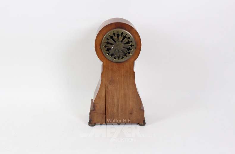 kl. Buffetuhr im Jugendstil mit Perlmuttintarsien und Pendel