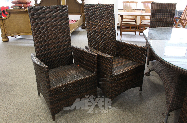 Gartentischgruppe aus braunem Kunststoffgeflecht