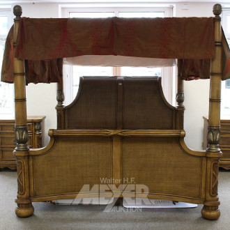 massives Himmelbett mit 2 Nachtschränken, 3-zügig