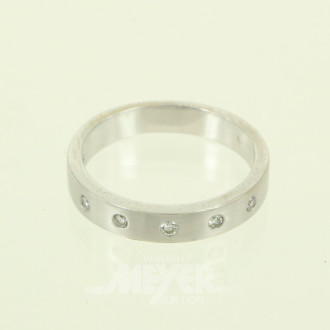 Ring, besetzt mit 5 kl. Diamanten