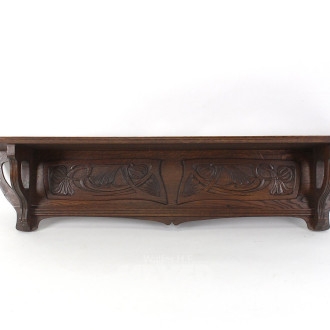 Wandregal im Jugendstil