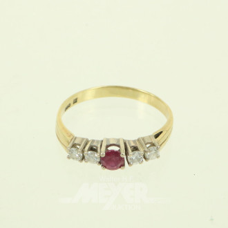 Damenring, besetzt mit 1 Rubin und 4 Brillanten