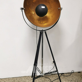 Stehlampe mit dreibeinigem Stativfuß