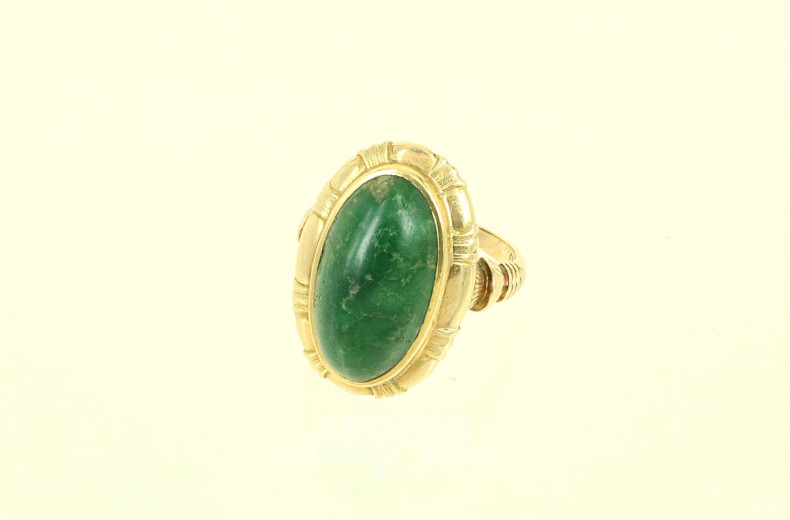 Ring mit grünem Farbstein-Cabochon