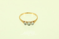 Ring mit 3 kl. Brillanten