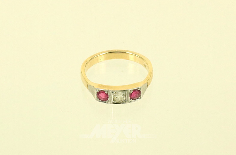 Ring mit 2 roten Farbsteinen u. 1 kl. Brillant