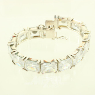 Armband mit eingeschliffenen Kristallen