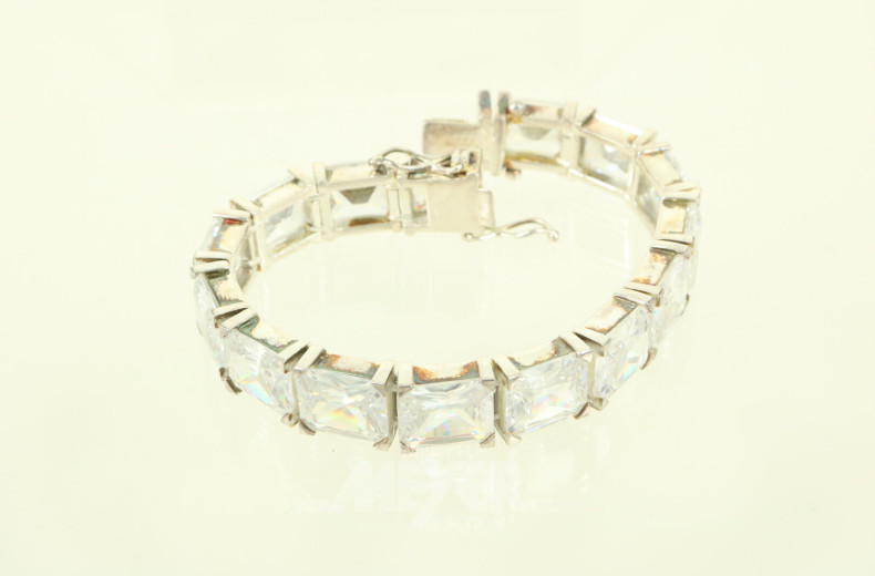 Armband mit eingeschliffenen Kristallen