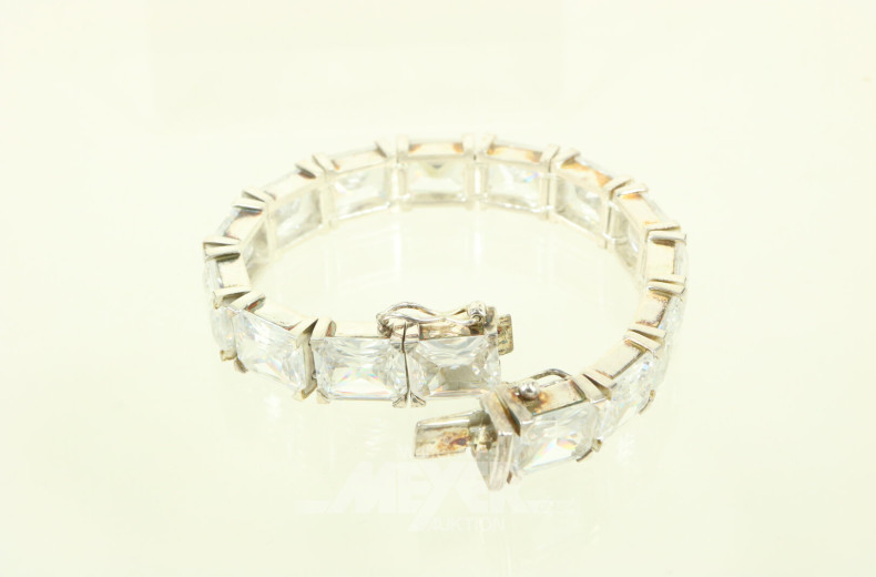 Armband mit eingeschliffenen Kristallen