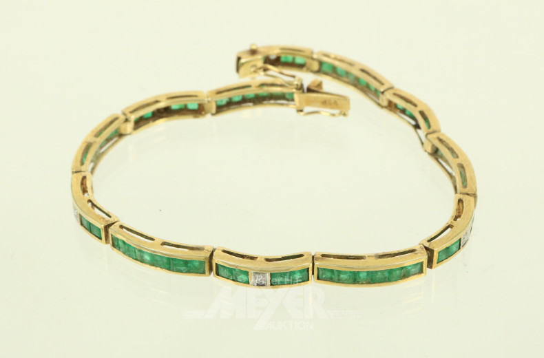 Armband, besetzt mit kl. Diamanten und grünen Farbsteinen