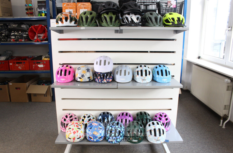29 Posten versch. Jugend-Kinder-Fahrradhelme, unterschiedliche Modelle