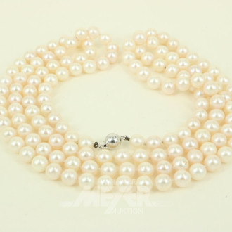 Lange Perlenkette mit Schließe in 585 WG