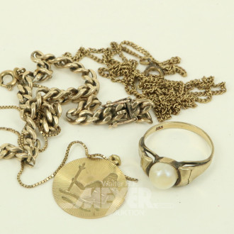 Kl. Konvolut Schmuck in 333 GG, best. aus: Armbänder, Kette, Anhänger u. Ring