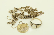 Kl. Konvolut Schmuck in 333 GG, best. aus: Armbänder, Kette, Anhänger u. Ring