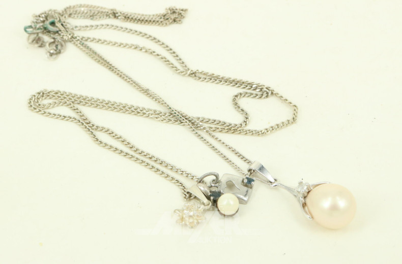 2 Ketten in Silber mit 4 Anhängern