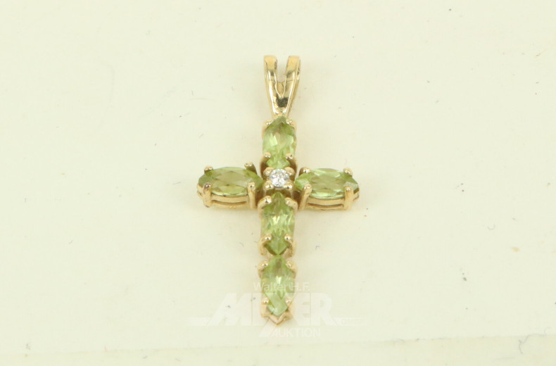 Anhänger 'Kreuz', mit Peridot u. 1 kl. Brillant