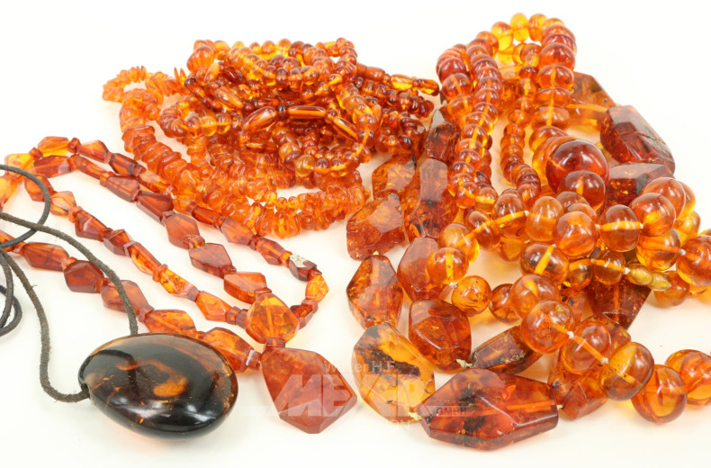 Posten div. Bernsteinketten