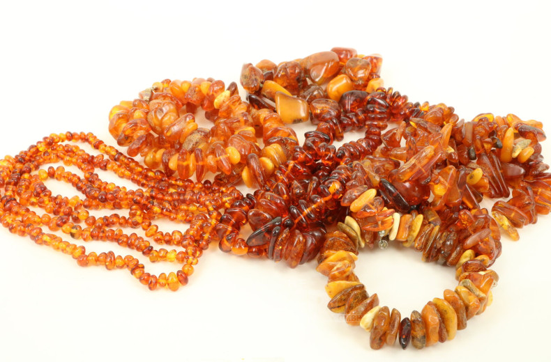 Posten div. Bernsteinketten