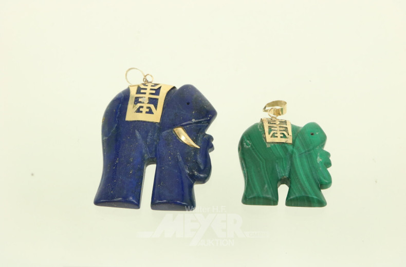 2 Anhänger 'Elefant', geschliffen aus Lapislazuli u. Malachit, Öse u. Beschlag in 585 GG
