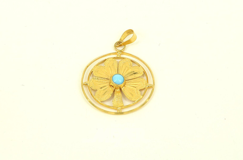 Runder Anhänger 'Kleeblatt', mittig mit kleinem türkisfarbenem Stein