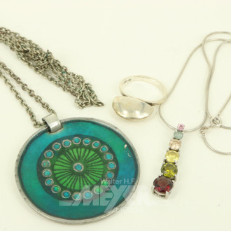 2 Ketten mit je 1 Anhänger und 1 Ring, tlw. in 925er Silber