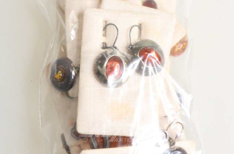 Posten div. Bernstein-Ohrringe