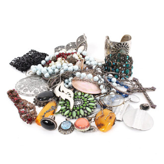 Posten Silber- und Modeschmuck, best. aus: