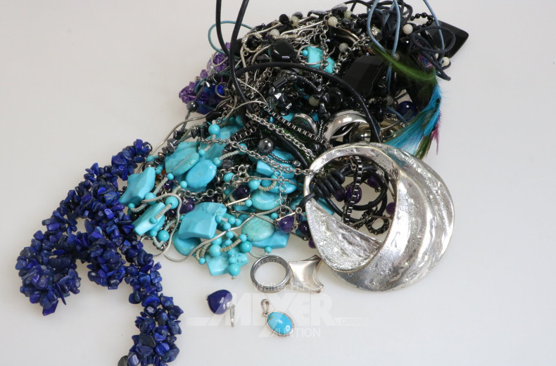 Konvolut Modeschmuck, best. Ketten, Anhänger etc.