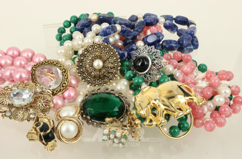 Posten Modeschmuck, u.a. Broschen, Ketten, Ohrclips