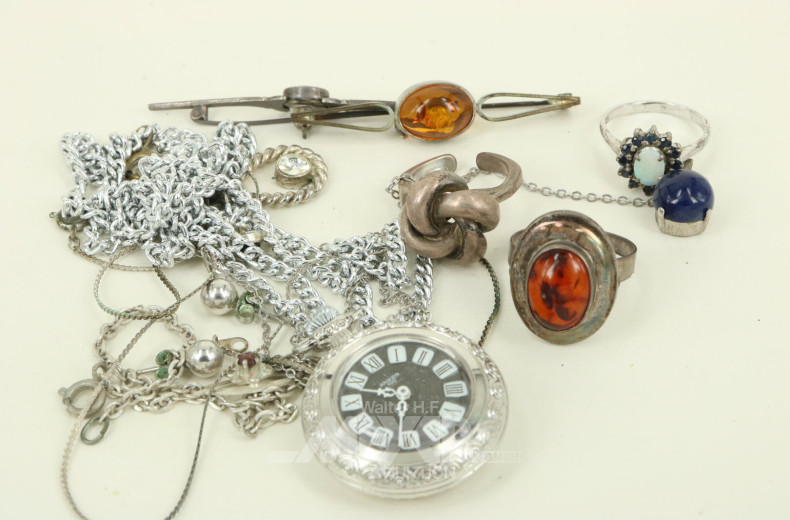 Konvolut Silber- u. Modeschmuck, best. aus Ketten, Ringe, Broschen u. Ohrstecker