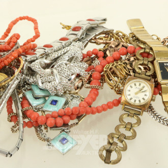 Konvolut Modeschmuck, best. aus: Armbanduhren, Ketten, Armbänder, Ohrstecker etc.