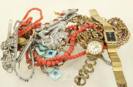 Konvolut Modeschmuck, best. aus: Armbanduhren, Ketten, Armbänder, Ohrstecker etc.