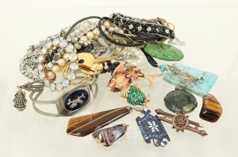 Konvolut Modeschmuck, best. aus: Ketten, Broschen, Anhänger, Ohrhänger etc.