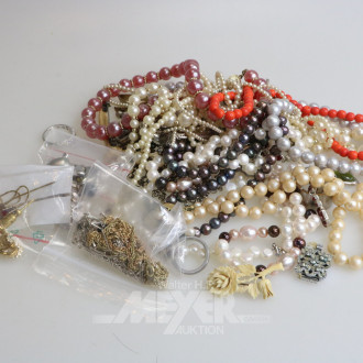 Konvolut Modeschmuck, best. aus Ketten, Ringe, Anhänger, Ohrstecker etc.