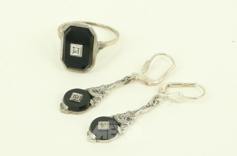 antiker Ring in 835er Silber mit Onyxplatte u. kl. Brillant sowie 1 Paar Ohrhänger in 925er Silber im gleichen Stil