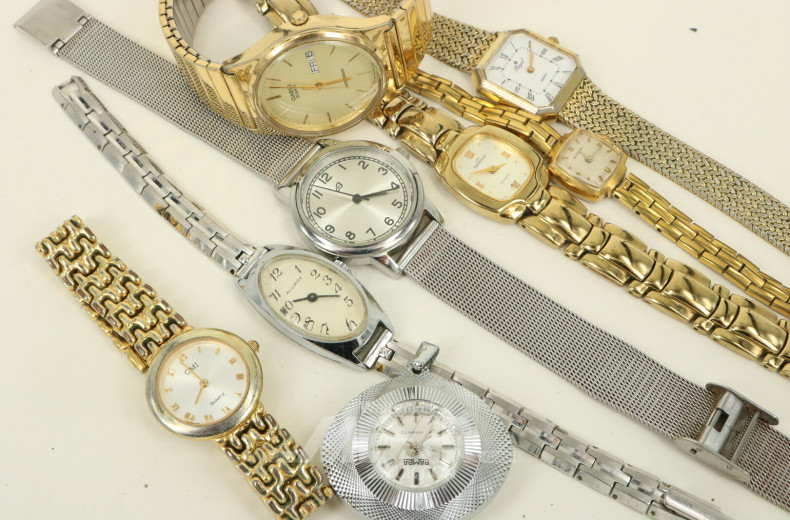 7 versch. Armbanduhren u. 1 Anhängeruhr