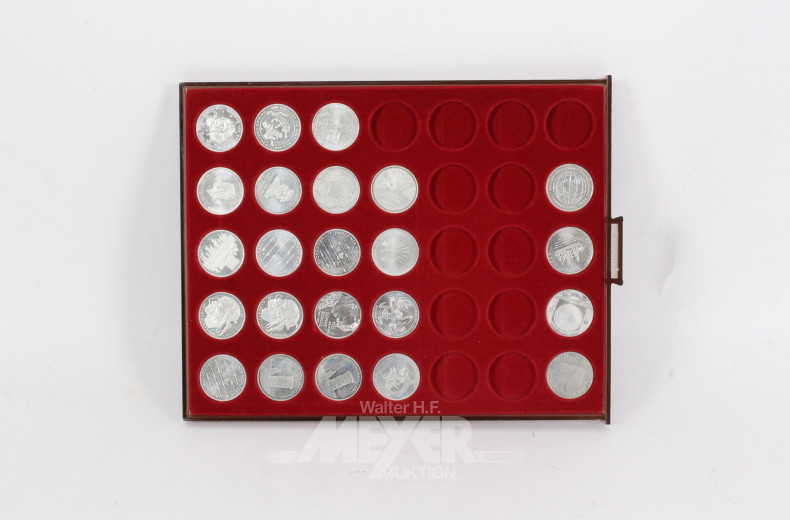 Konvolut Euro-Sonderprägungen zu 10 und 20 Euro in einer Schublade