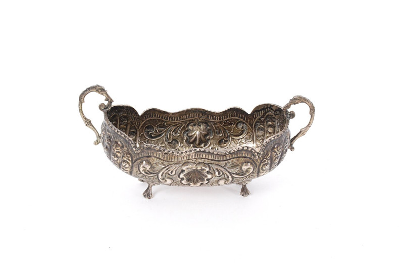 kl. Konfektschale in Form einer Gardiniere