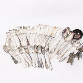 Konvolut Besteckteile in überw. 925er Silber, ca. 39 Teile im Holzkoffer