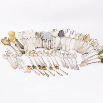 Konvolut versch. Besteckteile, überw. 800er Silber, im Holzkoffer